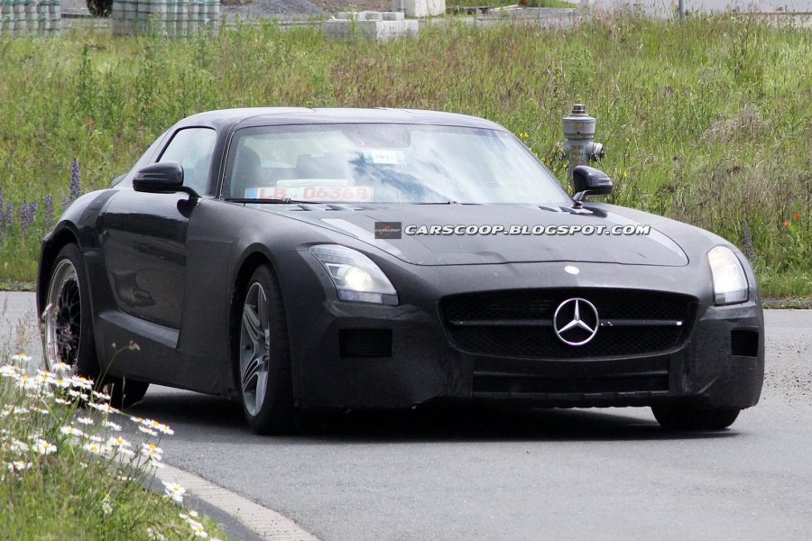 Mercedes-Benz испытывает новый спорткар